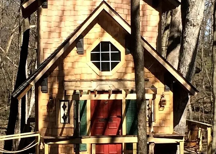 Tree House For Six With Panoramic Forest Views In Nauvoo, Illinois