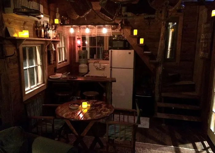 Tree House For Six With Panoramic Forest Views In Nauvoo, Illinois Holiday home Nauvoo