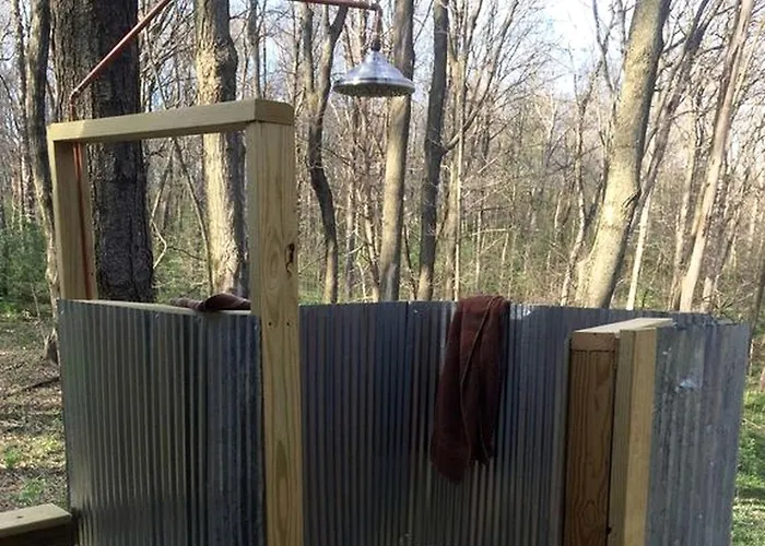 Tree House For Six With Panoramic Forest Views In Nauvoo, Illinois
