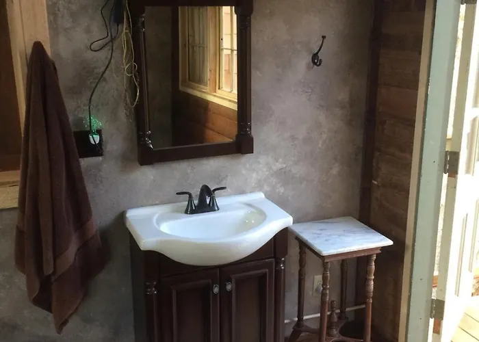 Tree House For Six With Panoramic Forest Views In Nauvoo, Illinois *